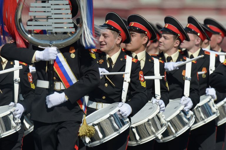 Воспитанники Московского музыкального военного училища во время парада Воспитанники Московского музыкального военного училища во время парада