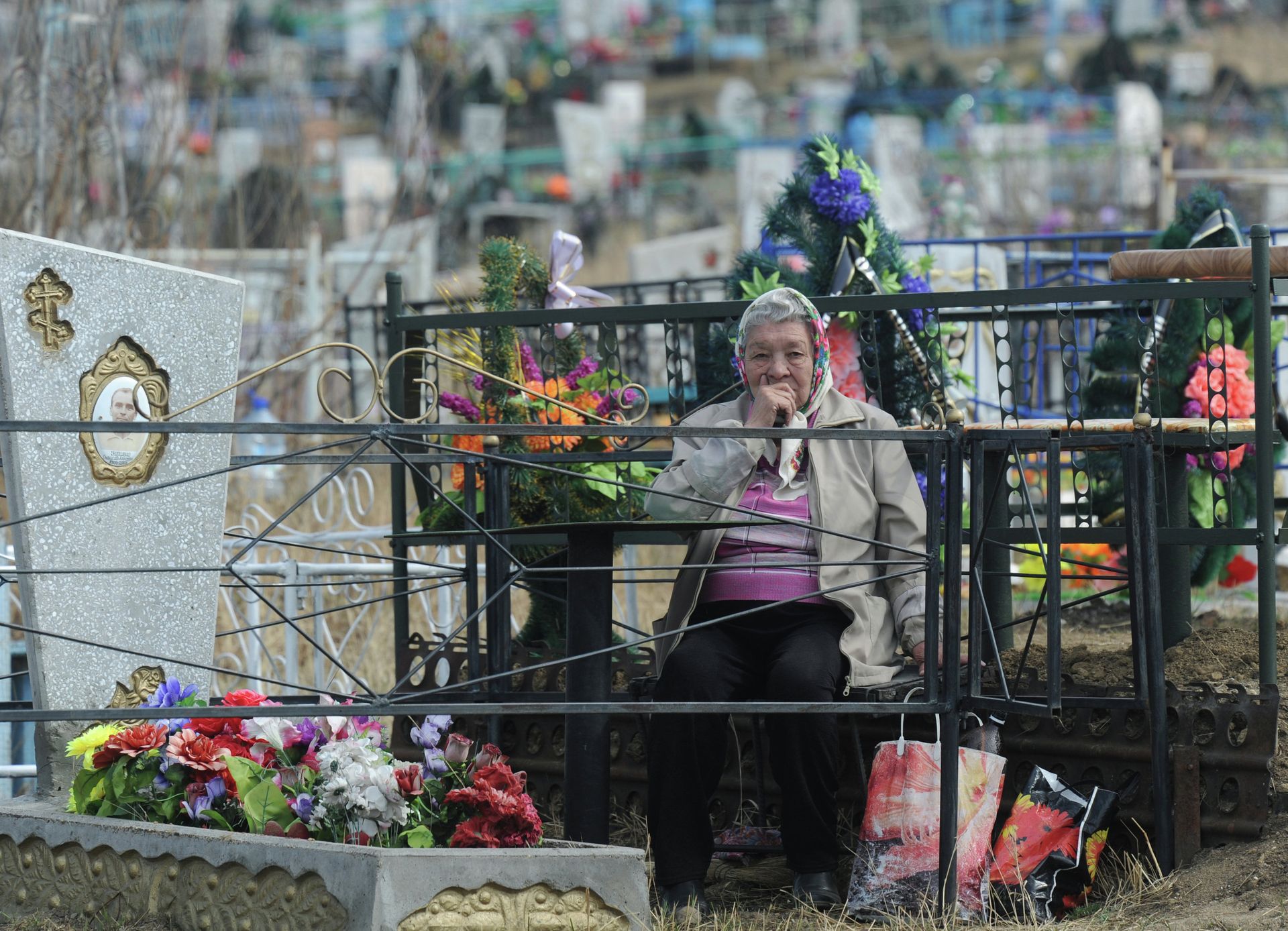 Посещение кладбища жителями Читы в Родительский день Посещение кладбища жителями Читы в Родительский день - РИА Новости, 1920, 20.04.2026