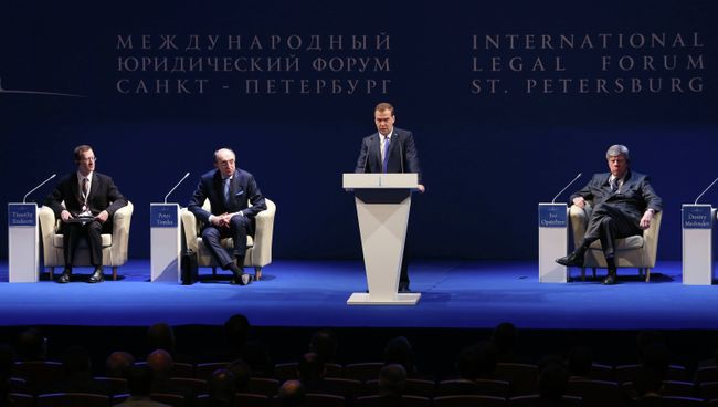 Д.Медведев на Петербургском международном юридическом форуме Д.Медведев на Петербургском международном юридическом форуме