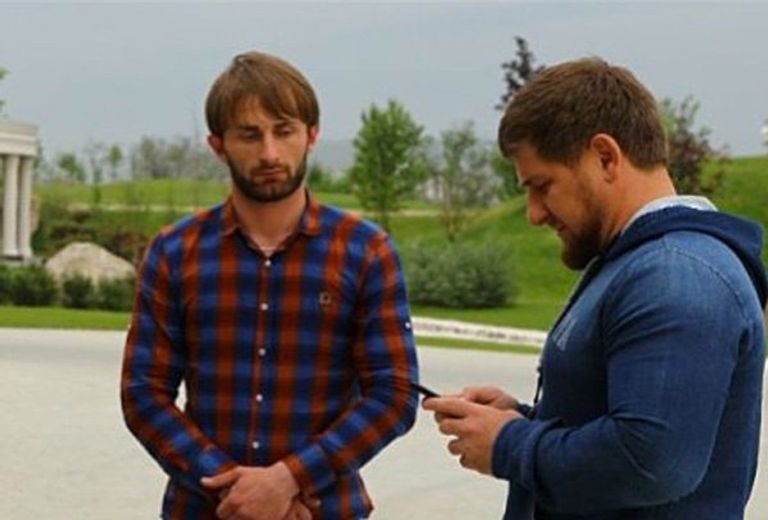 Глава Чечни Рамзан Кадыров (справа) и Бекхан Ибрагимов