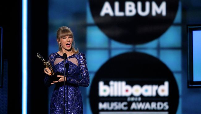 Певица Тейлор Свифт на церемонии вручени наград журнала Billboard Певица Тейлор Свифт на церемонии вручени наград журнала Billboard