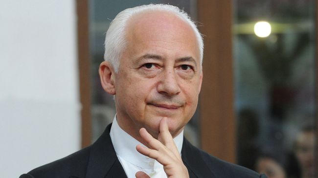 Дирижер Владимир Спиваков Дирижер Владимир Спиваков