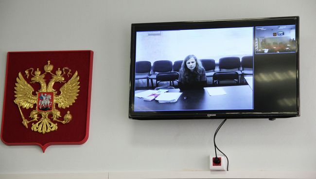 Заседание Березниковского городского суда по делу об УДО Марии Алехиной. Архив