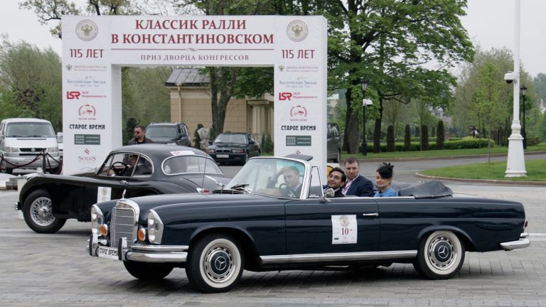 Выставка уникальных автомобилей в Константиновском дворце в Санкт-Петербурге Выставка уникальных автомобилей в Константиновском дворце в Санкт-Петербурге