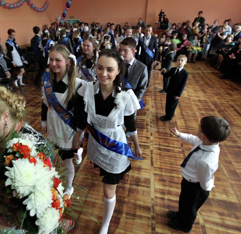 Последний звонок в гимназии № 2 во Владивостоке Последний звонок в гимназии № 2 во Владивостоке