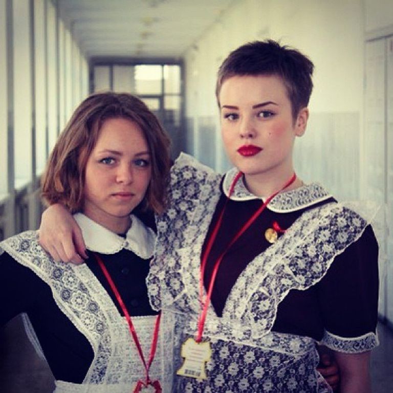 Выпускницы в день последнего звонка в школе г. Сухой Лог Выпускницы в день последнего звонка в школе г. Сухой Лог