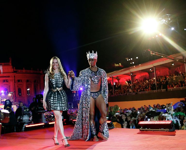 Актриса Хилари Суонк на открытии благотворительного бала Life Ball в Вене Актриса Хилари Суонк на открытии благотворительного бала Life Ball в Вене