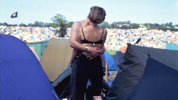 Кадр из фильма Гластонбери (Glastonbury) Кадр из фильма Гластонбери (Glastonbury) - РИА Новости, 1920, 15.10.2020
