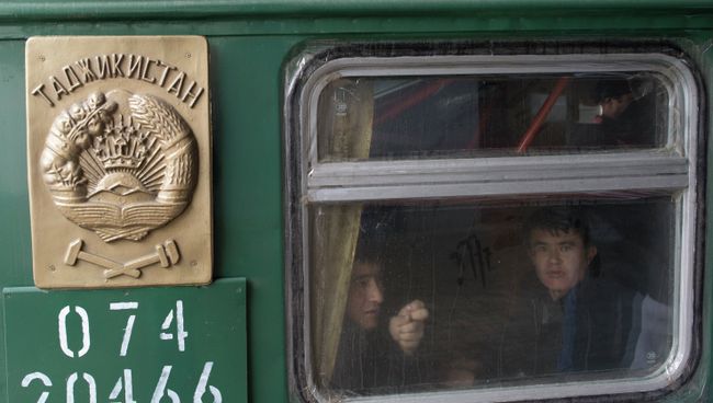 Прибытие поездов из Средней Азии в Москву Прибытие поездов из Средней Азии в Москву