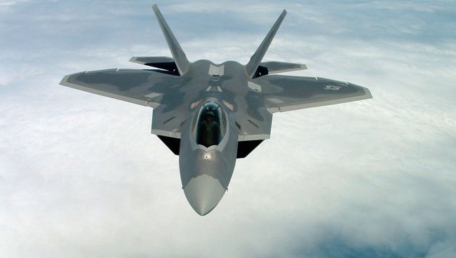 Истребитель F-22 Raptor. Архивное фото Истребитель F-22 Raptor. Архивное фото