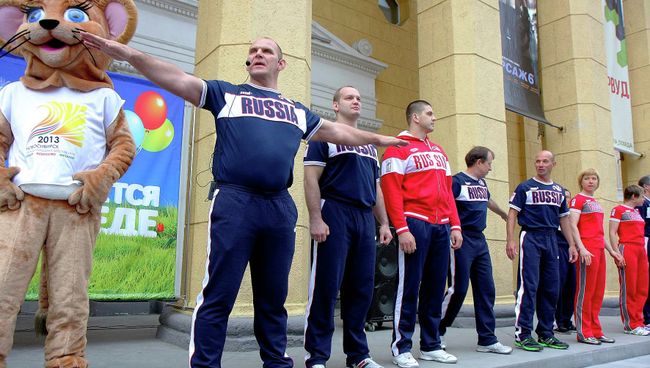 Утренняя зарядка с Александром Карелиным и олимпийцами в Новосибирске, архивное фото Утренняя зарядка с Александром Карелиным и олимпийцами в Новосибирске, архивное фото