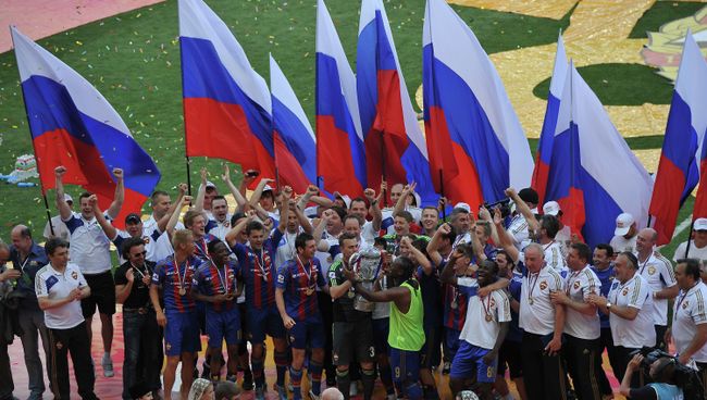 Футболисты и тренерский штаб ПФК ЦСКА с Кубком России по футболу Футболисты и тренерский штаб ПФК ЦСКА с Кубком России по футболу