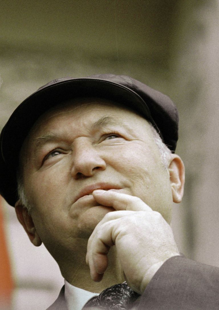 Мэр г. Москвы Юрий Лужков Мэр г. Москвы Юрий Лужков