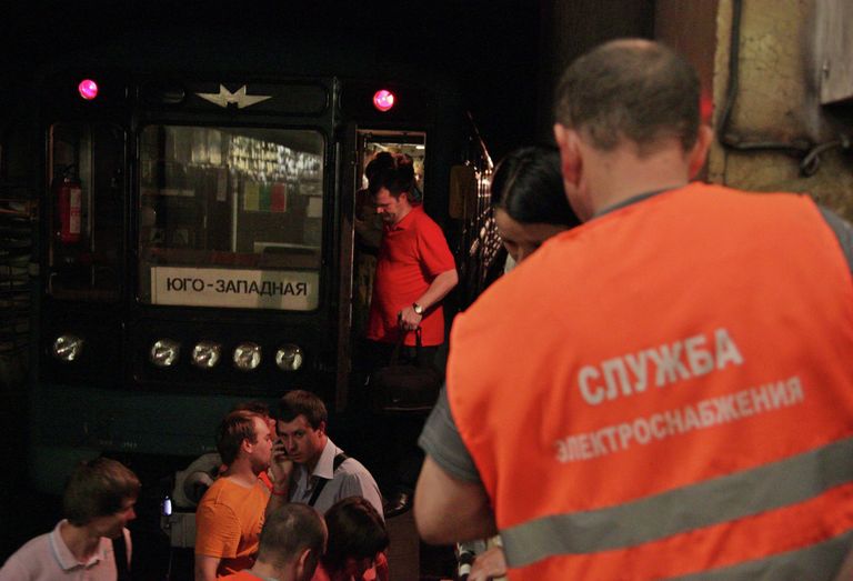 Станцию метро Охотный ряд в центре Москвы закрыли из-за пожара Станцию метро Охотный ряд в центре Москвы закрыли из-за пожара