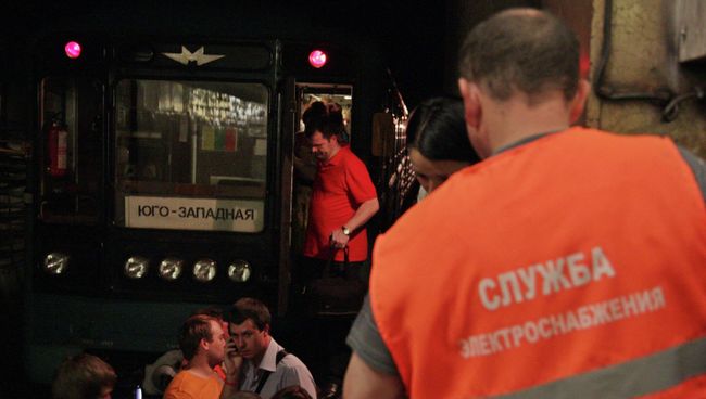 Станцию метро Охотный ряд в центре Москвы закрыли из-за пожара