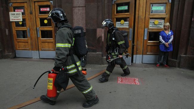 Станцию метро Охотный ряд в центре Москвы закрыли из-за пожара