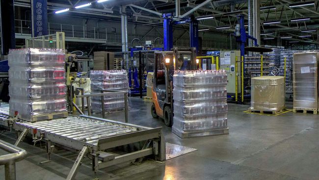 Склад готовой продукции на заводе Балтика в Новосибирске