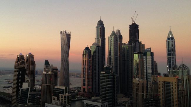 Спиральная башня Infinity Tower в престижном районе Дубая Dubai Marina