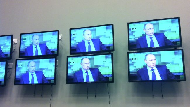 Президент РФ Владимир Путин в эфире Russia Today