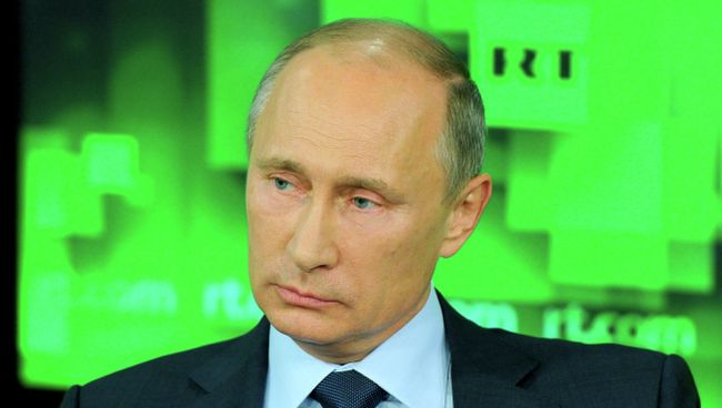 Президент России Владимир Путин во время беседы с сотрудниками телеканала Russia Today Президент России Владимир Путин во время беседы с сотрудниками телеканала Russia Today