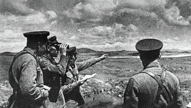 Советские командиры на берегу озера Хасан во время вторжения японских войск. Архив Советские командиры на берегу озера Хасан во время вторжения японских войск. Архив