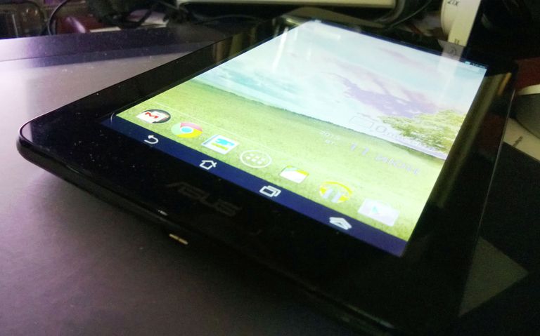 ASUS MeMO Pad (ME172V). Взгляд под углом