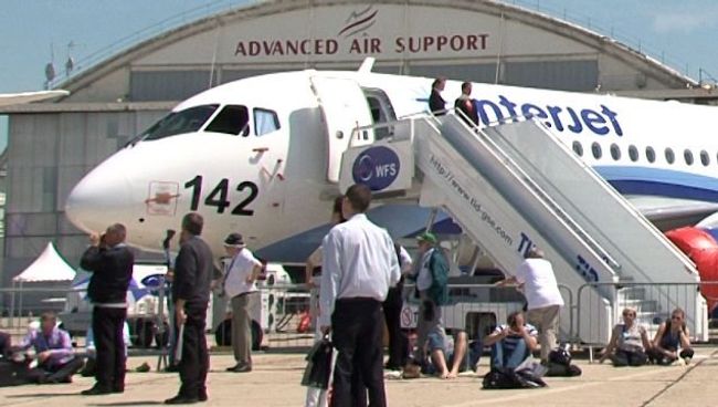 Авиасалон в Ле Бурже: показательный полет Як-130 и видеоэкскурсия по SSJ-100 Авиасалон в Ле Бурже: показательный полет Як-130 и видеоэкскурсия по SSJ-100