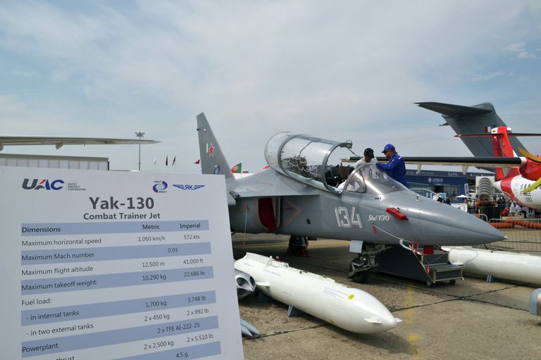 Як-130 на выставке в Ле Бурже