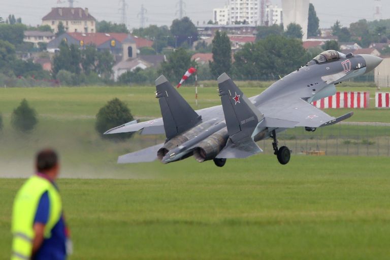 Су-35 на авиасалоне в Ле Бурже Су-35 на авиасалоне в Ле Бурже
