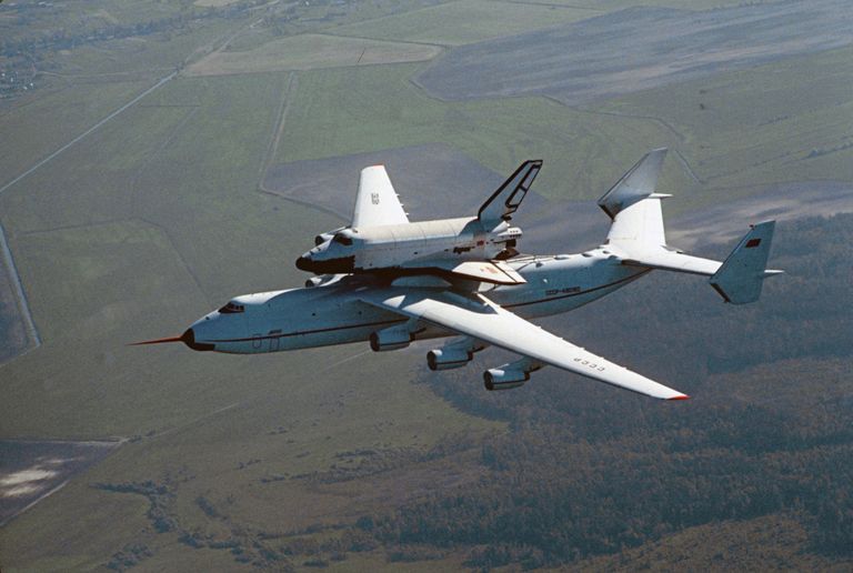 АН-225 с Бураном на внешней подвеске в полете АН-225 с Бураном на внешней подвеске в полете