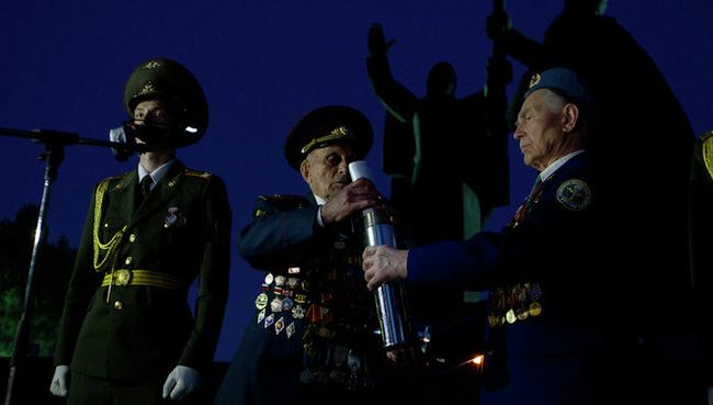 Томские ветераны оставили письмо потомкам в Лагерном саду к 100-летию Победы Томские ветераны оставили письмо потомкам в Лагерном саду к 100-летию Победы