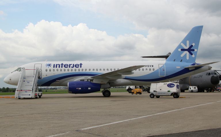 Sukhoi Superjet 100 на авиасалоне Ле Бурже Sukhoi Superjet 100 на авиасалоне Ле Бурже