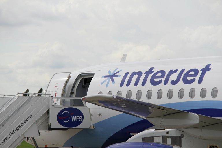 Sukhoi Superjet 100 на авиасалоне Ле Бурже Sukhoi Superjet 100 на авиасалоне Ле Бурже