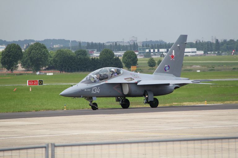 Самолет Як-130 на авиасалоне в Ле Бурже Самолет Як-130 на авиасалоне в Ле Бурже
