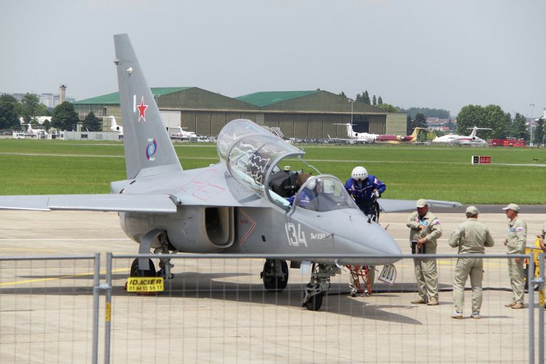 Самолет Як-130 на авиасалоне в Ле Бурже Самолет Як-130 на авиасалоне в Ле Бурже