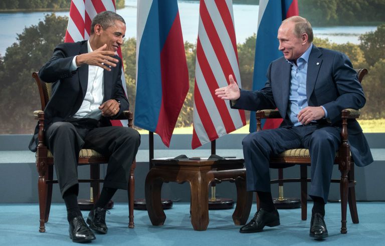 Президент России Владимир Путин (справа) и президент США Барак Обама