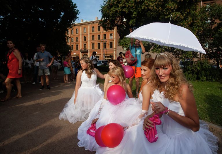 Флешмоб «Сбежавшие невесты» в Петербурге Флешмоб «Сбежавшие невесты» в Петербурге