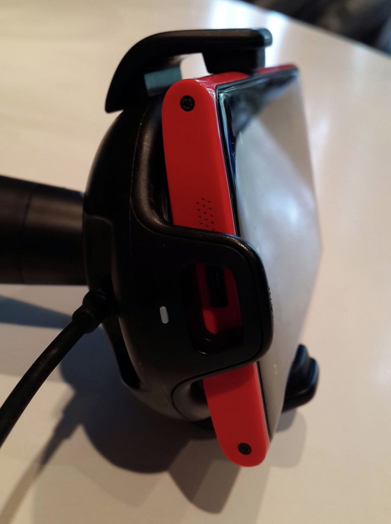Nokia Lumia 920 в беспроводной зарядке