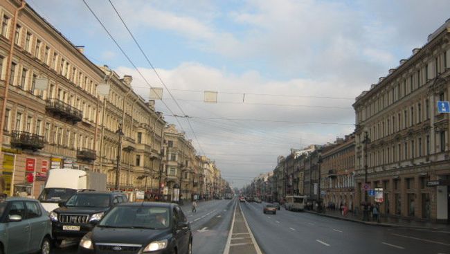 Летнее утро на Невском проспекте Летнее утро на Невском проспекте