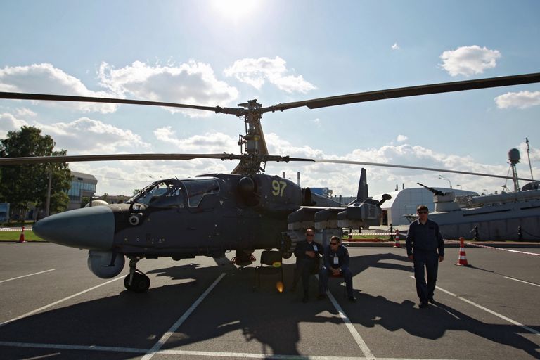 Вертолет Ка-52 на международном военно-морском салоне в Санкт-Петербурге Вертолет Ка-52 на международном военно-морском салоне в Санкт-Петербурге