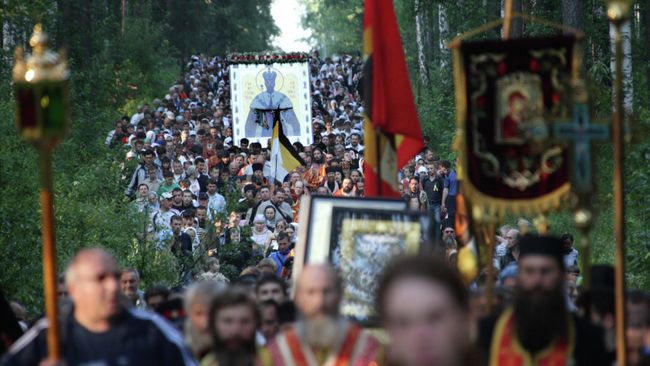 Крестный ход в память о гибели семьи царя Николая II в Екатеринбурге Крестный ход в память о гибели семьи царя Николая II в Екатеринбурге