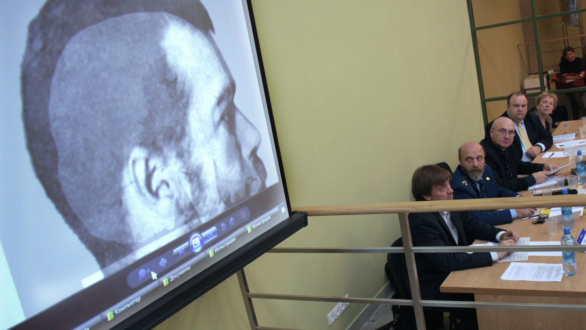Научно-практическая конференция по результатам исследования останков семьи Романовых прошла в Екатеринбурге Научно-практическая конференция по результатам исследования останков семьи Романовых прошла в Екатеринбурге - РИА Новости, 1920, 21.03.2022