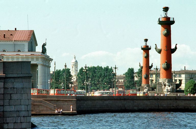 На стрелке Васильевского острова в Санкт-Петербурге На стрелке Васильевского острова в Санкт-Петербурге