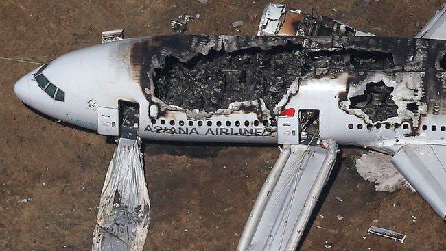 Сгоревший Boeing 777 в аэропорту Сан-Франциско Сгоревший Boeing 777 в аэропорту Сан-Франциско