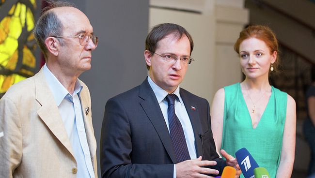 Президент Политехнического музея Борис Салтыков, Министр культуры Российской Федерации Владимир Мединский и директор музея Юлия Шахновская
