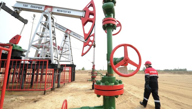 Добыча нефти. Архивное фото