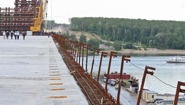Строительство третьего моста через Обь в Новосибирске, фото из архива Строительство третьего моста через Обь в Новосибирске, фото из архива