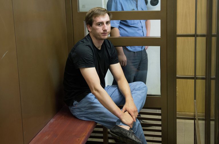 Один из опознанных нападавших Артур Минбулатов, обвиняемый по делу об избиении депутата госдумы от ЛДПР Романа Худякова Один из опознанных нападавших Артур Минбулатов, обвиняемый по делу об избиении депутата госдумы от ЛДПР Романа Худякова