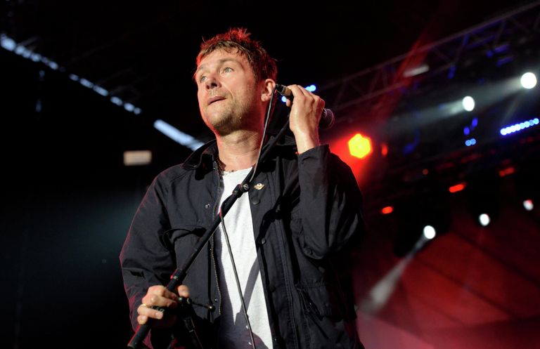Солист британской рок-группы Blur Деймон Албарн на музыкальном фестивале Пикник Афиши Солист британской рок-группы Blur Деймон Албарн на музыкальном фестивале Пикник Афиши