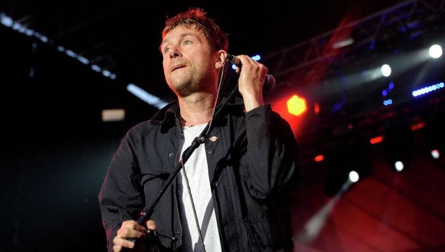 Солист британской рок-группы Blur Деймон Албарн на музыкальном фестивале Пикник Афиши Солист британской рок-группы Blur Деймон Албарн на музыкальном фестивале Пикник Афиши